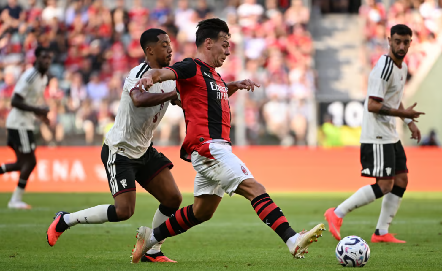 Manchester United vs AC Milan (21:45 - 15/08)
